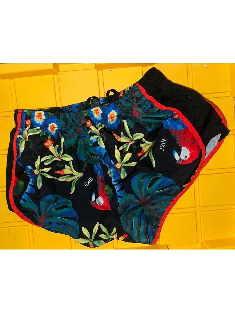 Nike shorts women’s size medium macaws flowers tropical